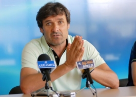 «Τι Football League, τι Superleague;»