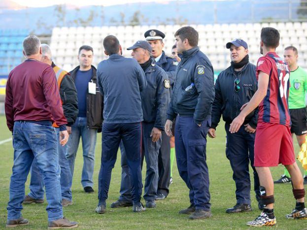 H αποβολή Οικονομόπουλου (video)