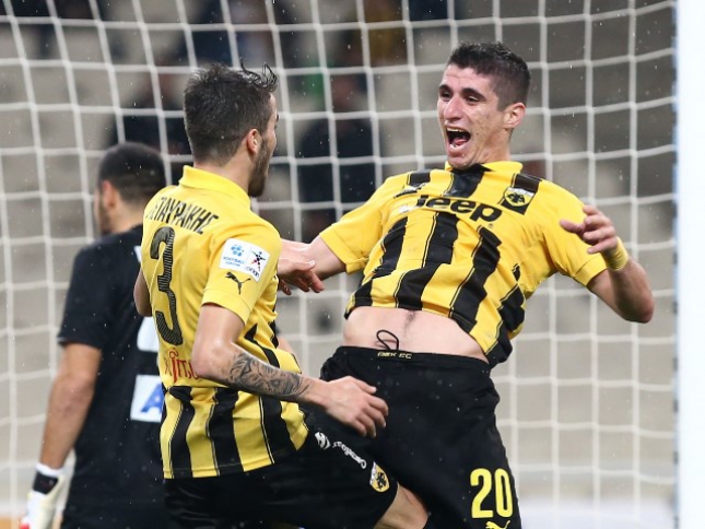 Χατ τρικ και πρωτιά Μάνταλου