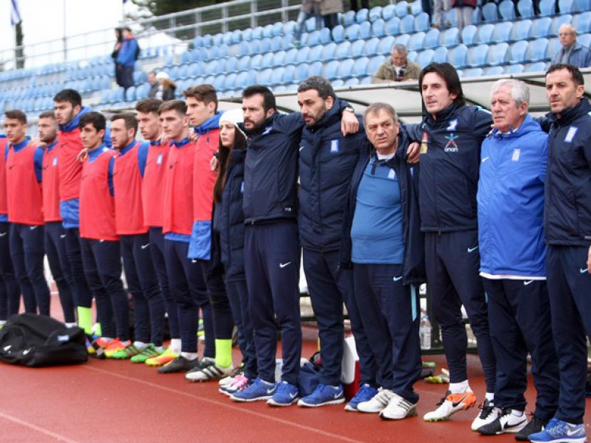 Τρεις απουσίες