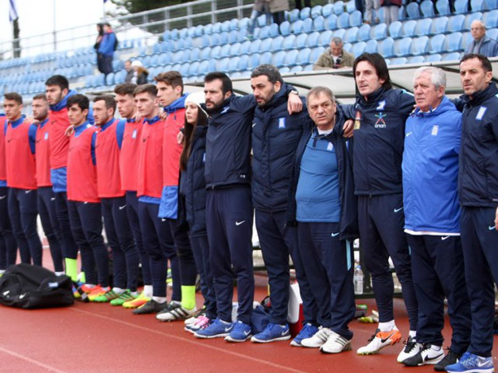 Τρεις απουσίες