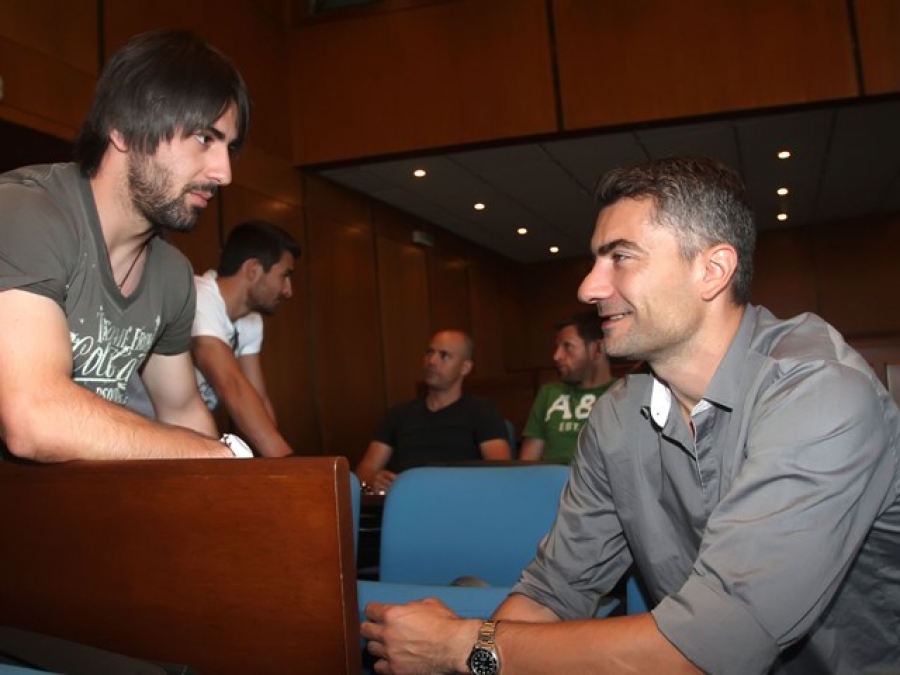 «Αφήστε ήσυχους τους ποδοσφαιριστές»