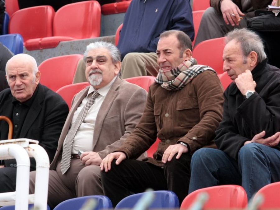 Μένει ο Κασδοβασίλης