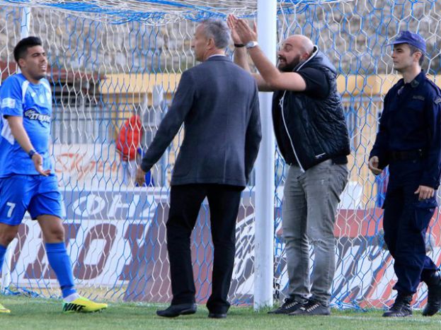 Μαζεύει τα κομμάτια της…