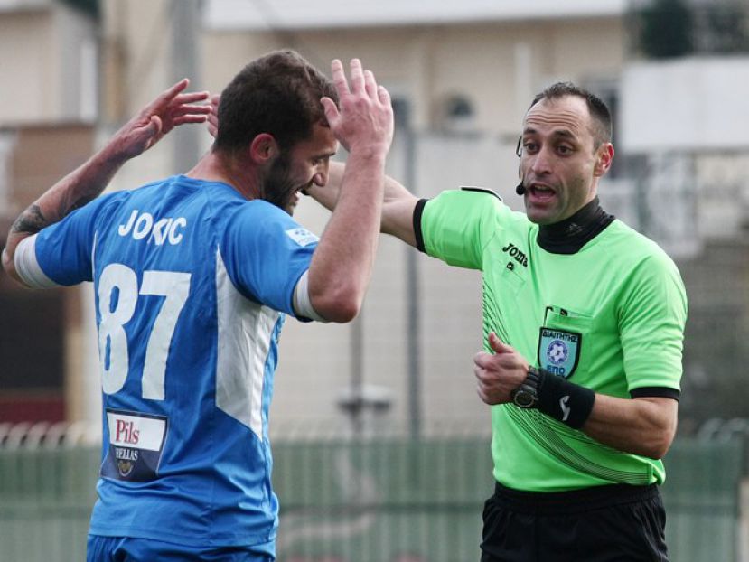 Κάκωση μηνίσκου ο Τζόκιτς