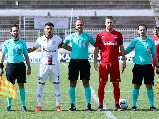 Πονάει στη μέση