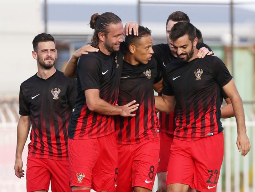 9 έτη, 7 μήνες και 9 μέρες μετά…