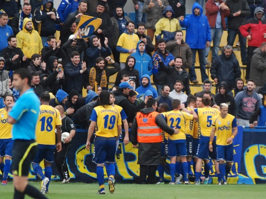 «Αντίο» Γιάνεφ, πλήγμα ο Μπακάκης