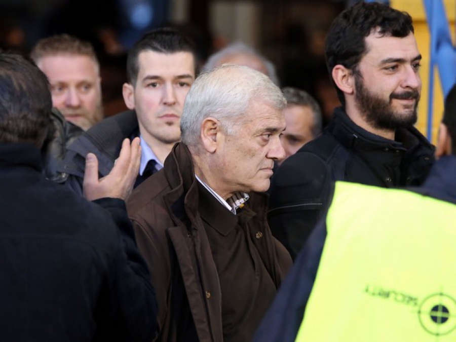 «Είστε τσίρκο Medrano»