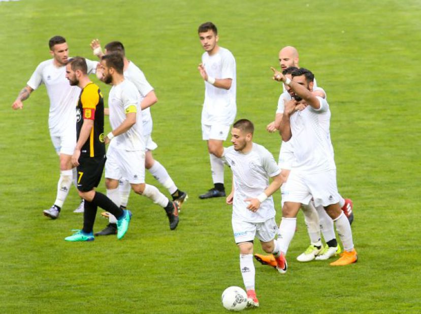 Έφυγαν με… υποσχέσεις