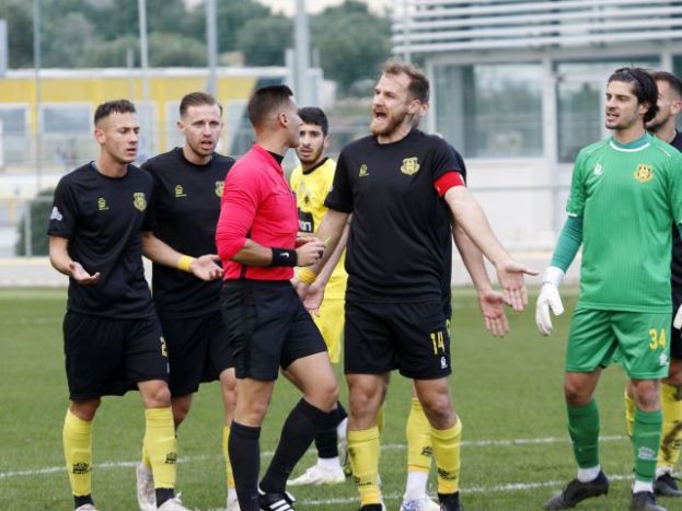 Οι διαιτητές των πλέι άουτ