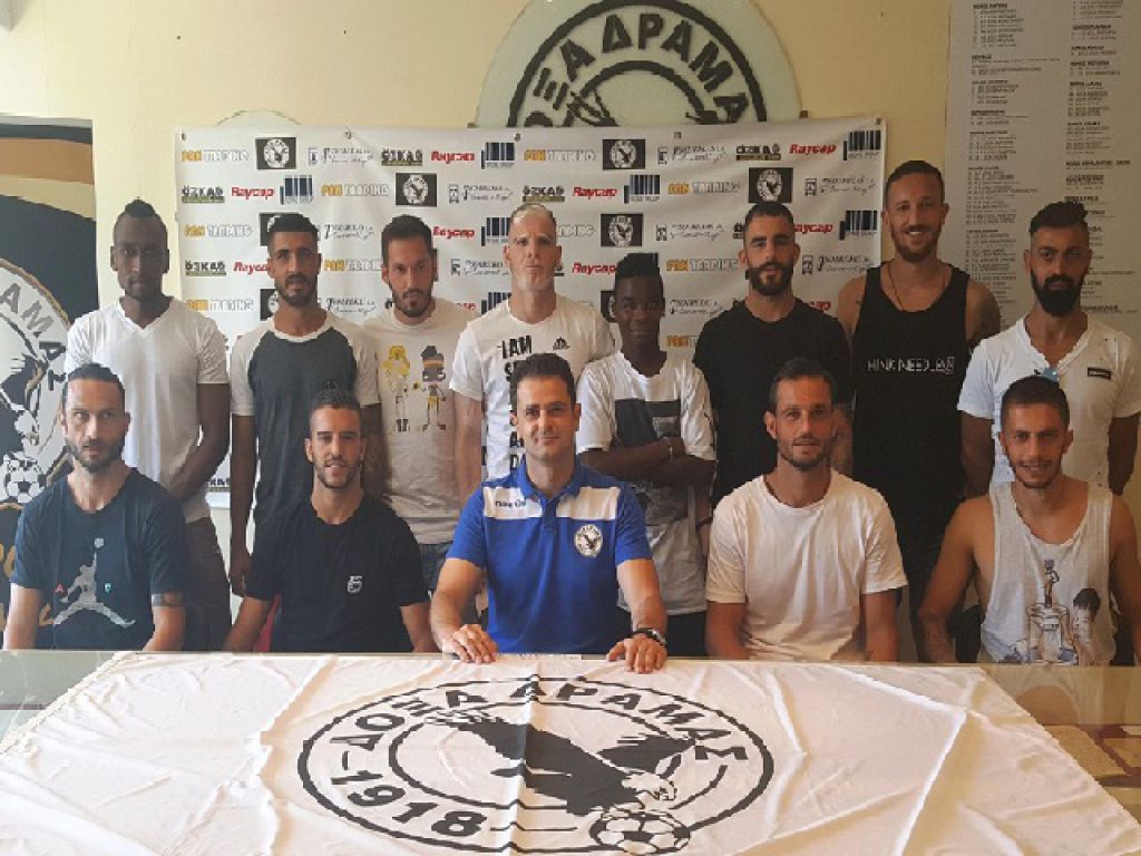 Μια ντουζίνα υπογραφές
