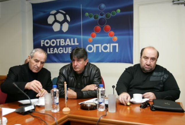 «Ενημερότητα μέσω… υπουργών»
