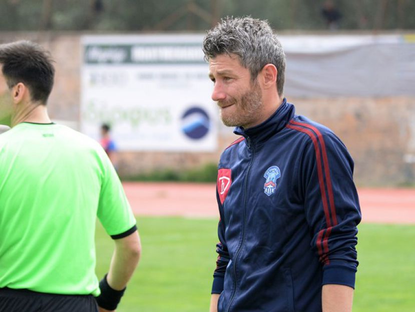«Δεν θα γράφει… προσκύνησε»