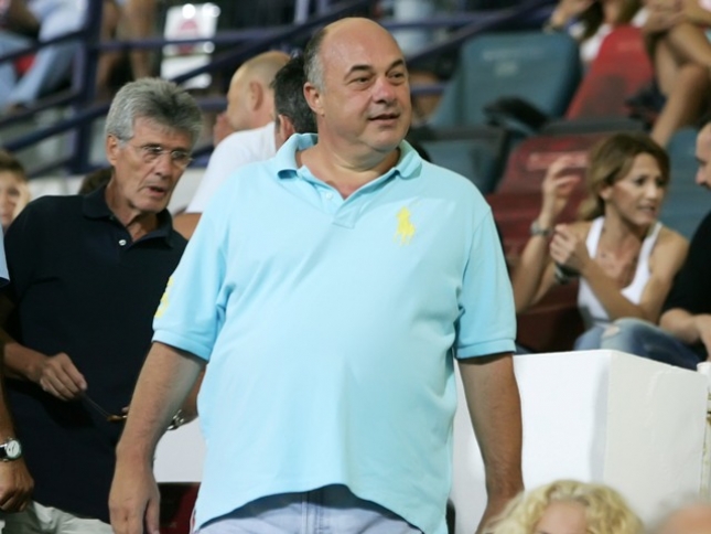 Μπέος: «Μπουνιά στο μαχαίρι»