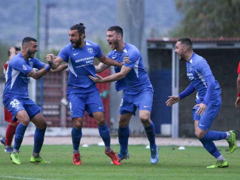 Οπλίζει και δίνει βαθμούς ο Κρητικός