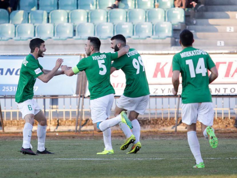 Σταθερά εκτός οι τρεις