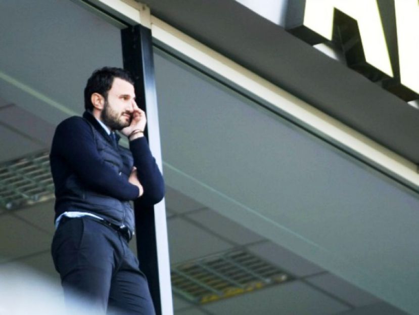 Στο ξενοδοχείο ο Καρυπίδης