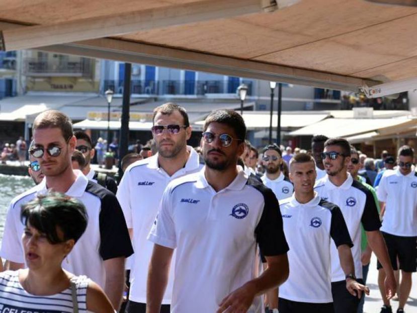 Γεύμα στο λιμάνι (photos)