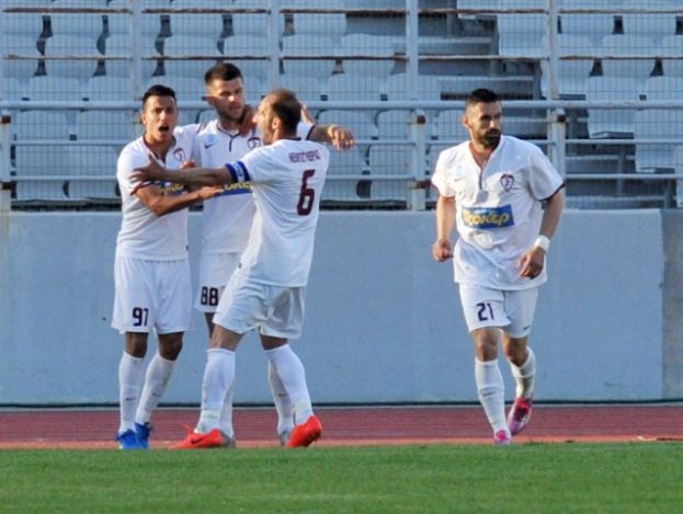 Μία νίκη εντός…