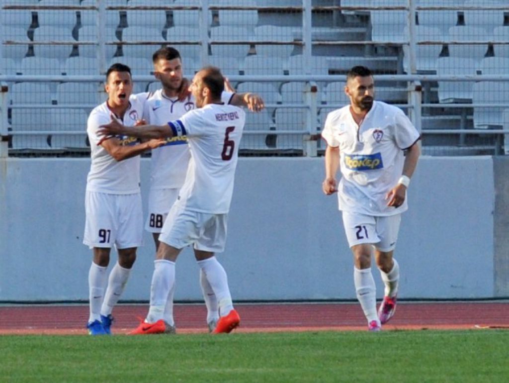 Μία νίκη εντός…