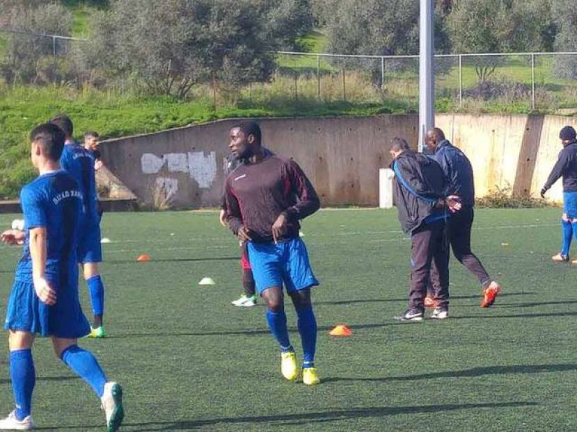 Υπογράφει Καμερουνέζος