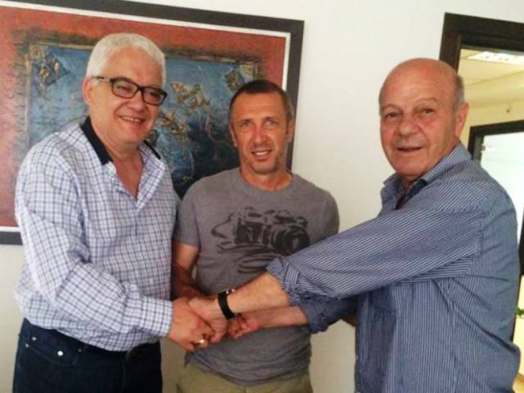 Με Νιόπλια στη Football League