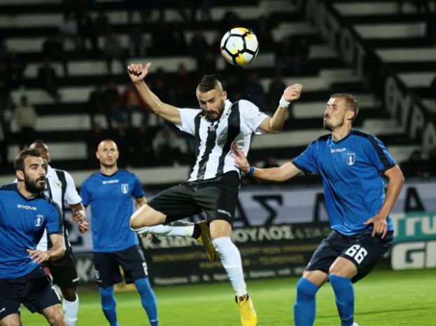Εκτός Κουσκουνάς, Μπαϊκαρά!