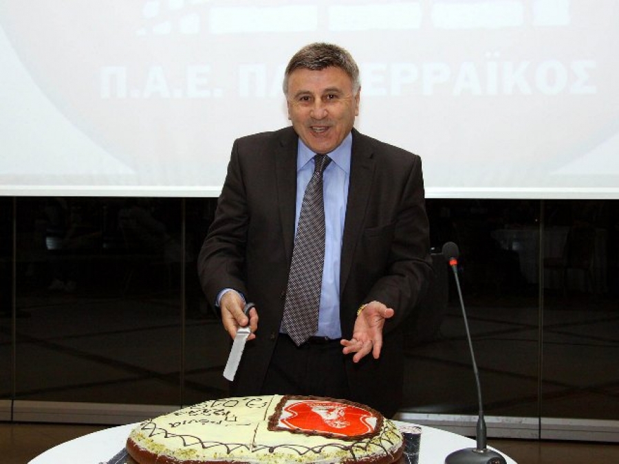 Οργάνωση, φιλικά και αριθμοί