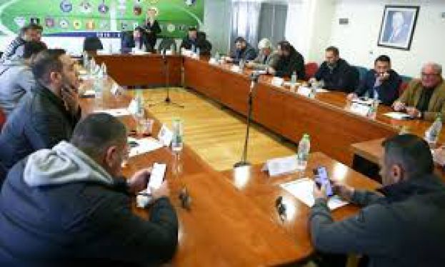 Πόσοι θα ανέβουν από τη Football League; Ποιους Έλληνες προπονητές βολιδοσκόπησαν ομάδες της Κύπρου;