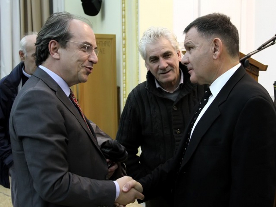 Τελεσίγραφο έως τα Χριστούγεννα