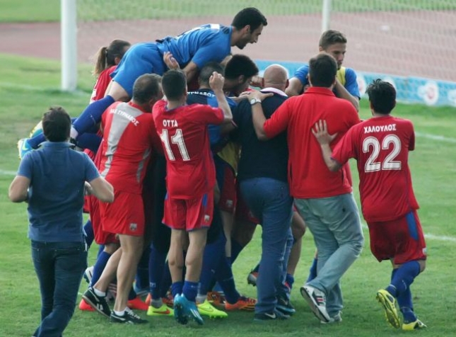 Περιμένει τους τραυματίες