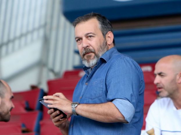 «Ούτε σε κύκλους, ούτε σε στενό περιβάλλον»