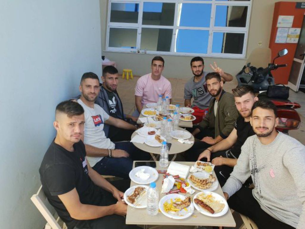 Μπάρμπεκιου στο Παγκρήτιο (pics)