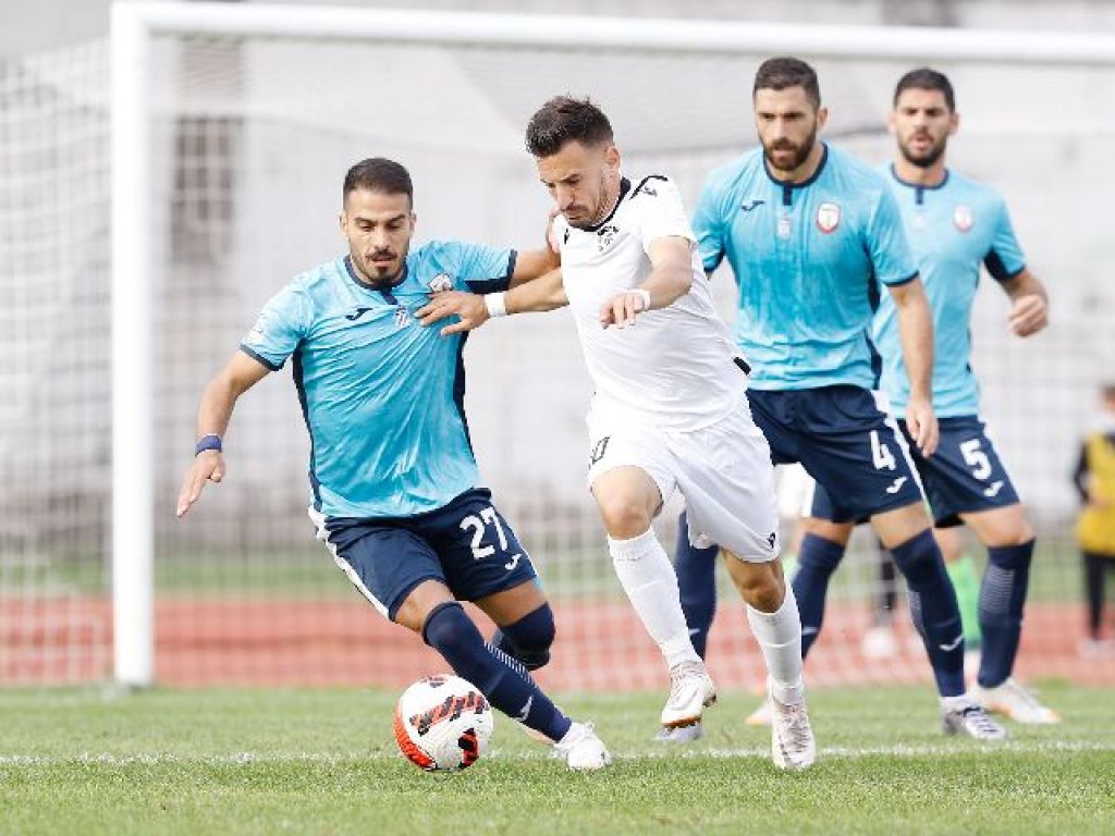 Ντεμπούτο με απουσίες