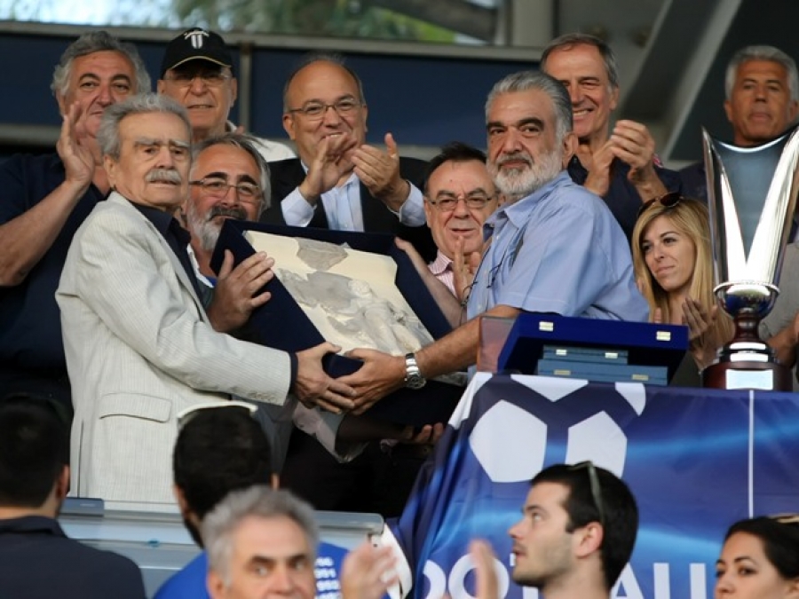 «Ο Σαρρής δεν ξέρει, ούτε ανάγνωση»