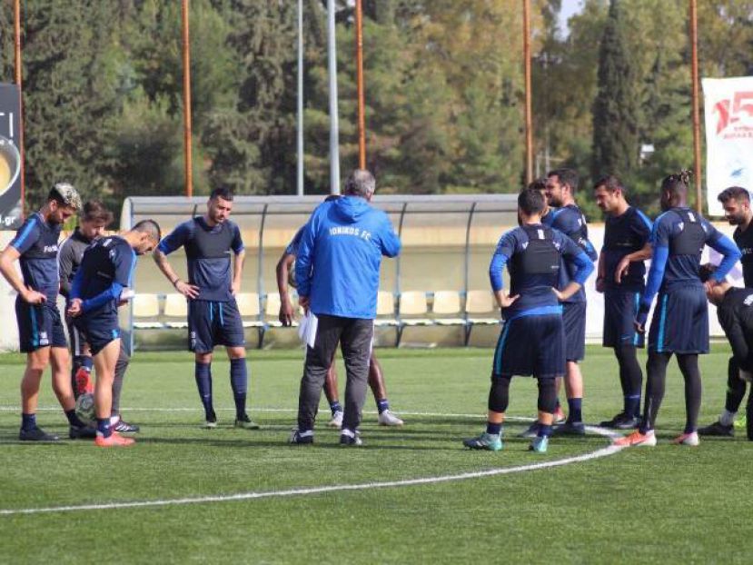 Τρεις εκτός στον Ιωνικό