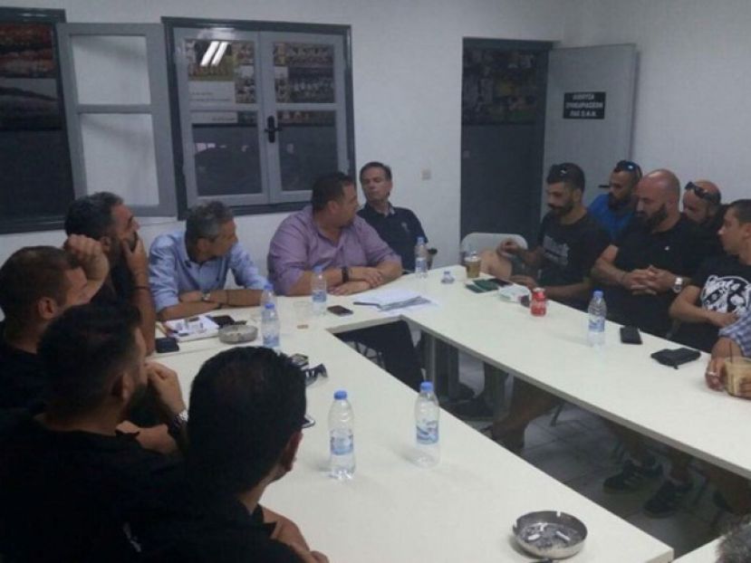 Τα είπε με τους οργανωμένους