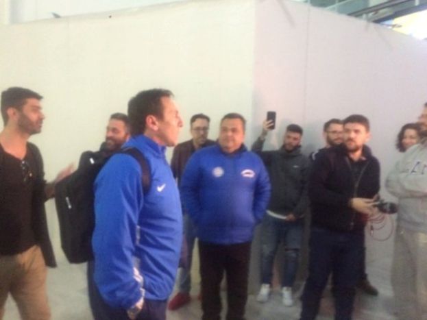 Θερμή υποδοχή τα μεσάνυχτα (video)
