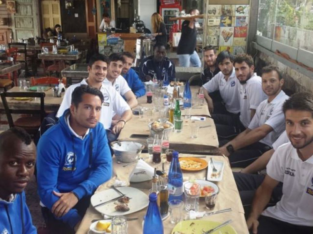 Γεύμα στο Μικρολίμανο
