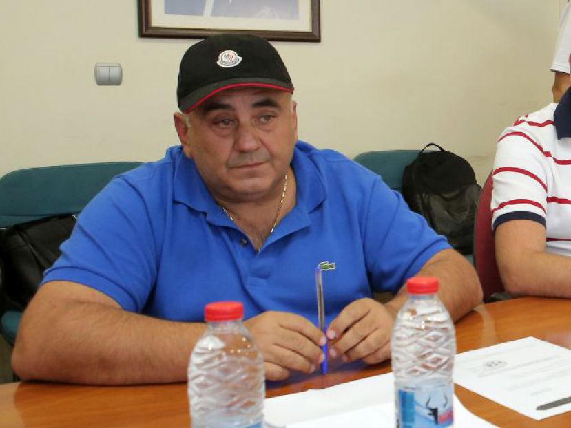 Απών ο Μπύρος