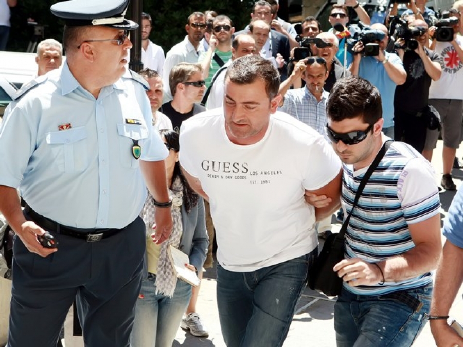 Οι κλήσεις για το σκάνδαλο
