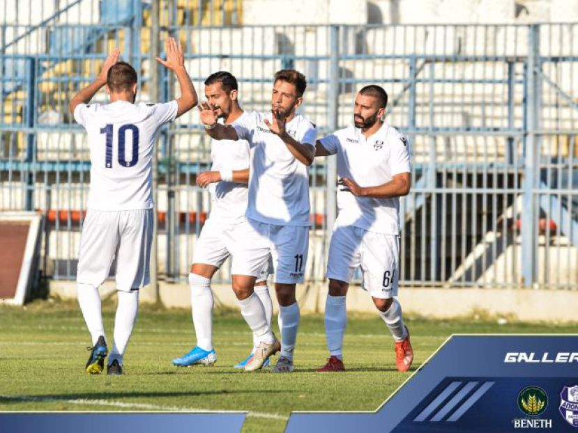 Συνεχίζει με νίκες…