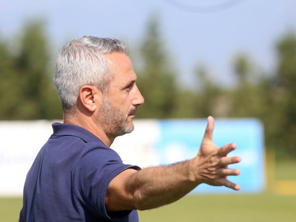 Ανανέωσε ο Μπαξεβάνος