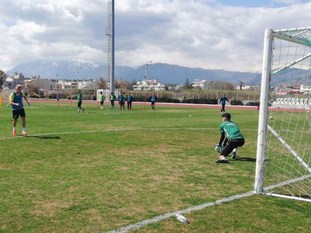 Με σκυμμένα κεφάλια