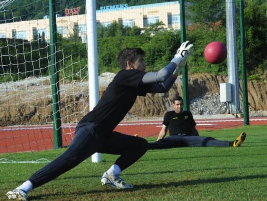 Δύο μήνες εκτός ο Μάντζαρης