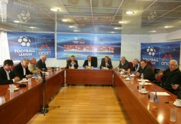 Αποφασίζουν πόσοι πέφτουν
