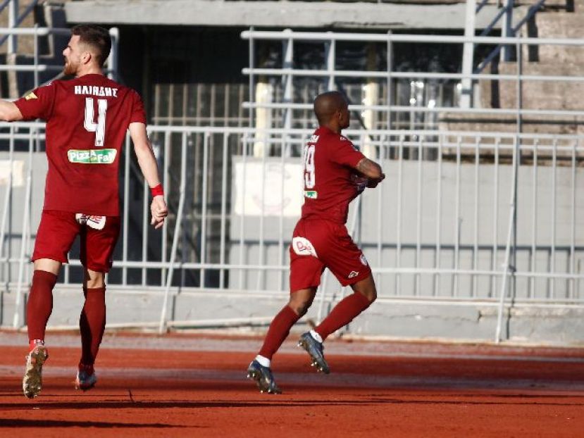 «Αντιεπαγγελματίας ο Ακούνια»