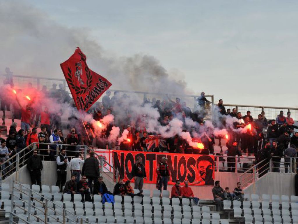 «Όλοι δίπλα στην ομάδα»