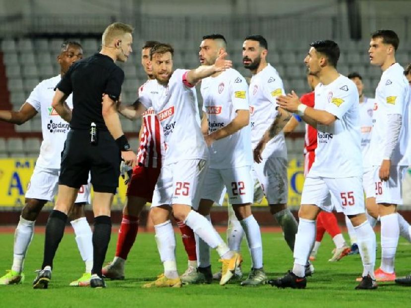 Δύο ανανεώσεις η ΑΕΛ